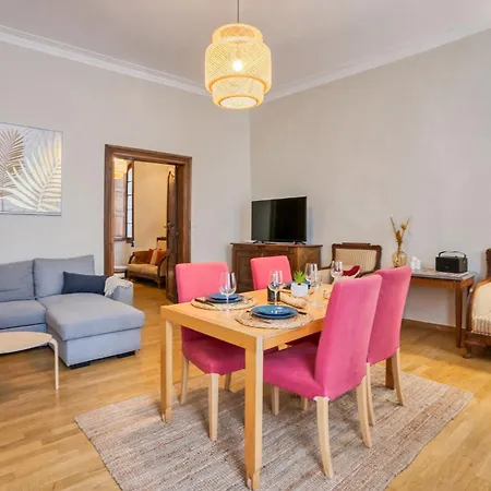 Superbe 95m2 Proche Arenes- Parking Offert شقة