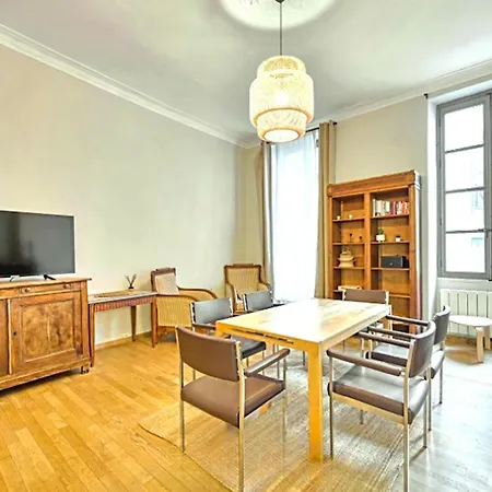 Superbe 95m2 Proche Arenes- Parking Offert Lejlighed *