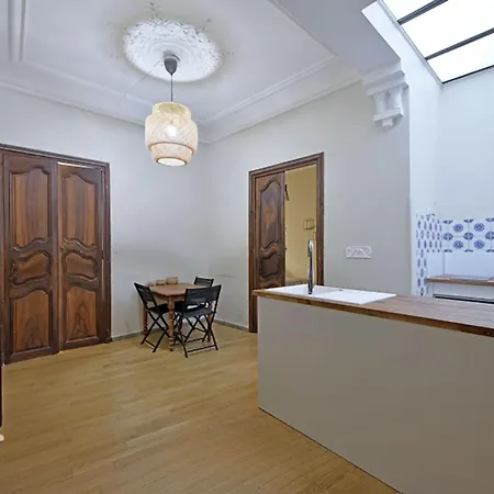 Superbe 95m2 Proche Arenes- Parking Offert * Νιμ