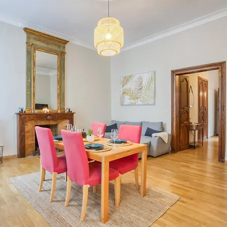 Superbe 95m2 Proche Arenes- Parking Offert * Νιμ