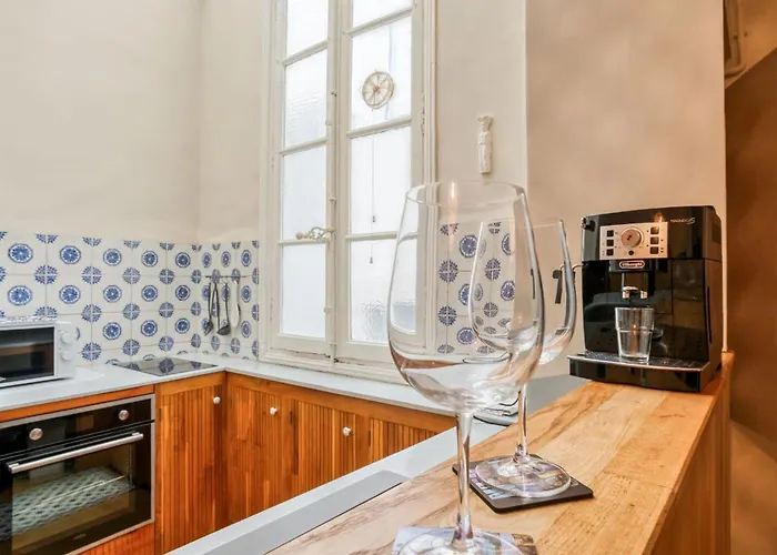 Superbe 95m2 Proche Arenes- Parking Offert Daire Nîmes