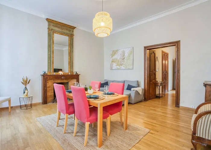 Superbe 95m2 Proche Arenes- Parking Offert * Nîmes